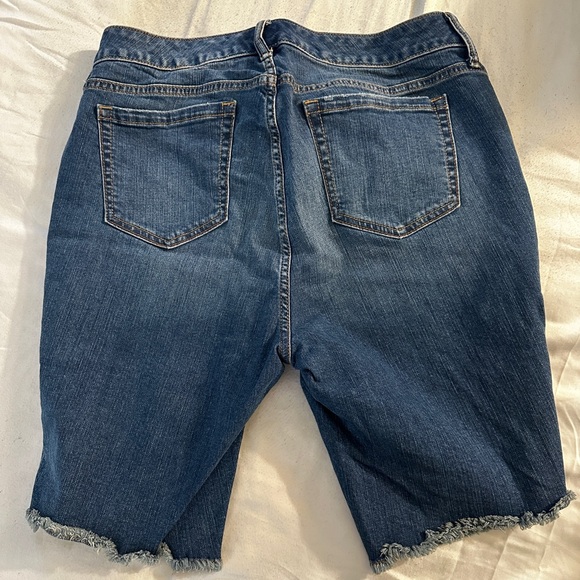 Torrid Bermuda Boyfriend Vintage Stretch Mid-Rise Short - Picture 4 of 6